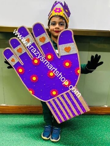 woollen gloves – a perfect winter object for kids